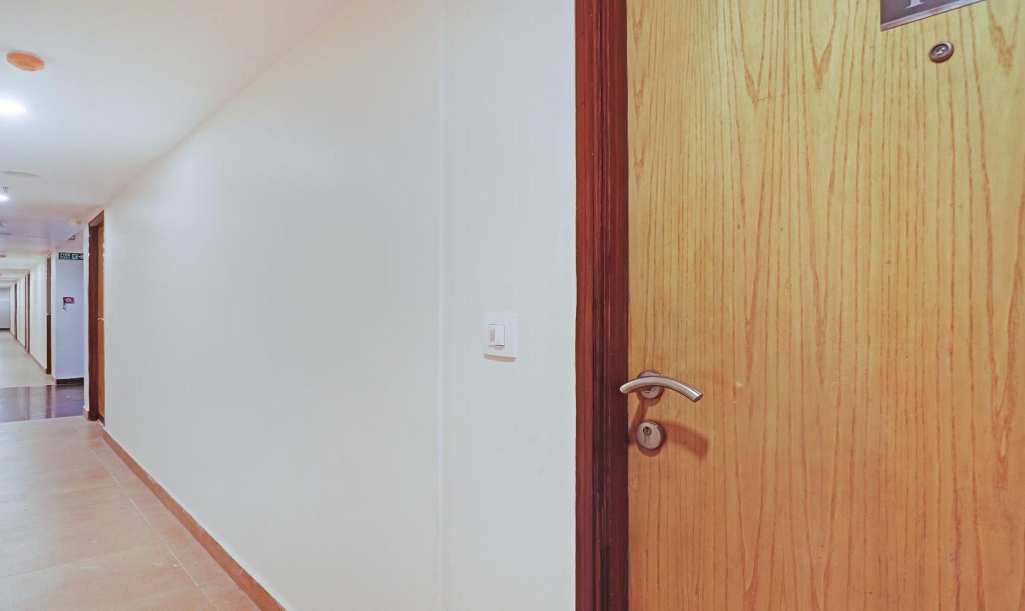 Treebo Premium Seven Lake View Hyderabad Eksteriør bilde