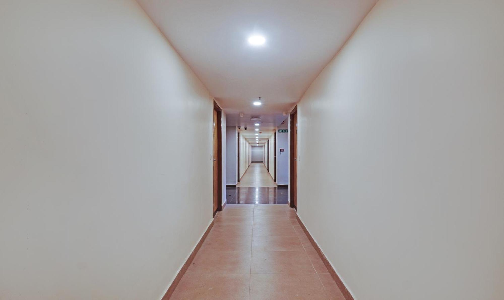 Treebo Premium Seven Lake View Hyderabad Eksteriør bilde
