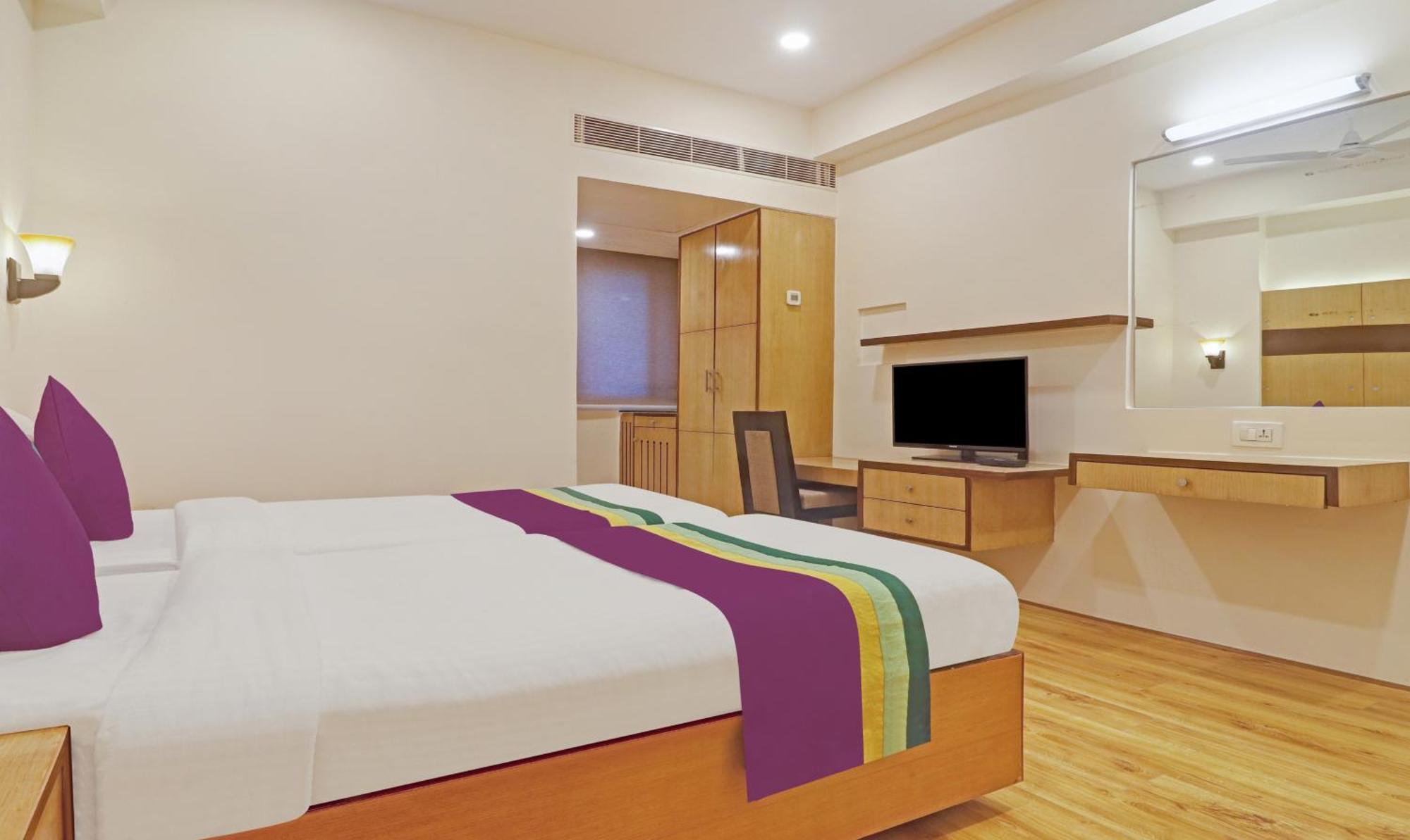 Treebo Premium Seven Lake View Hyderabad Eksteriør bilde