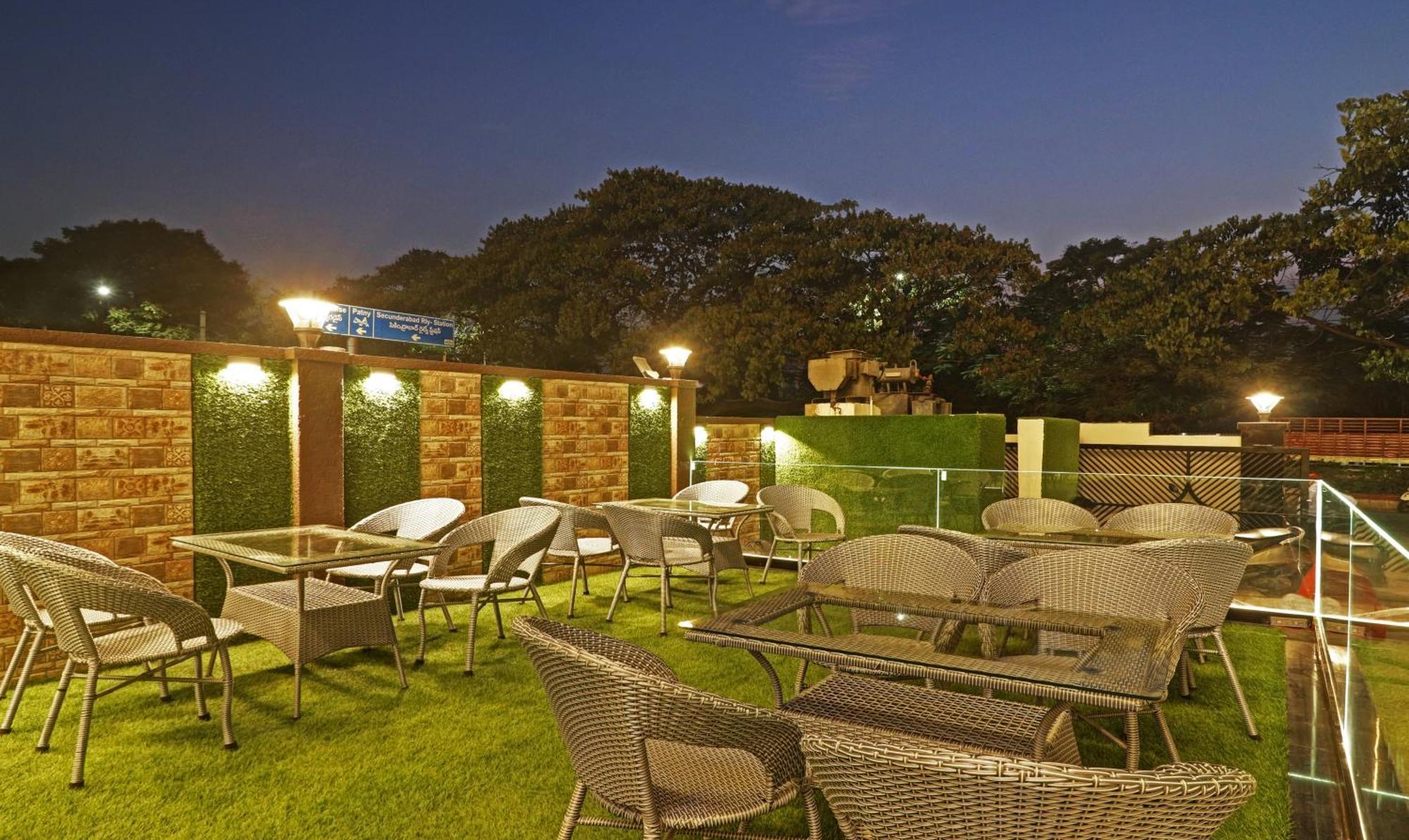 Treebo Premium Seven Lake View Hyderabad Eksteriør bilde