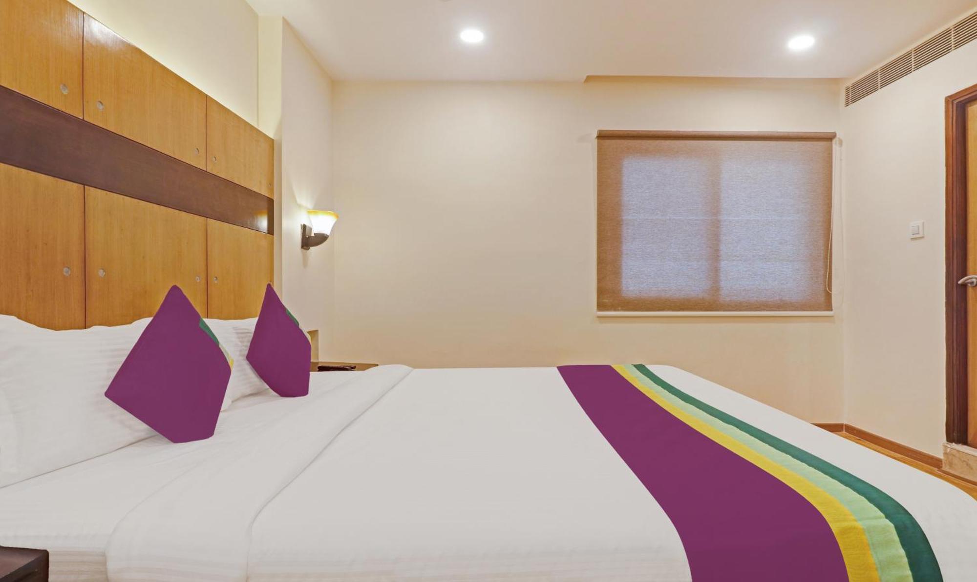 Treebo Premium Seven Lake View Hyderabad Eksteriør bilde