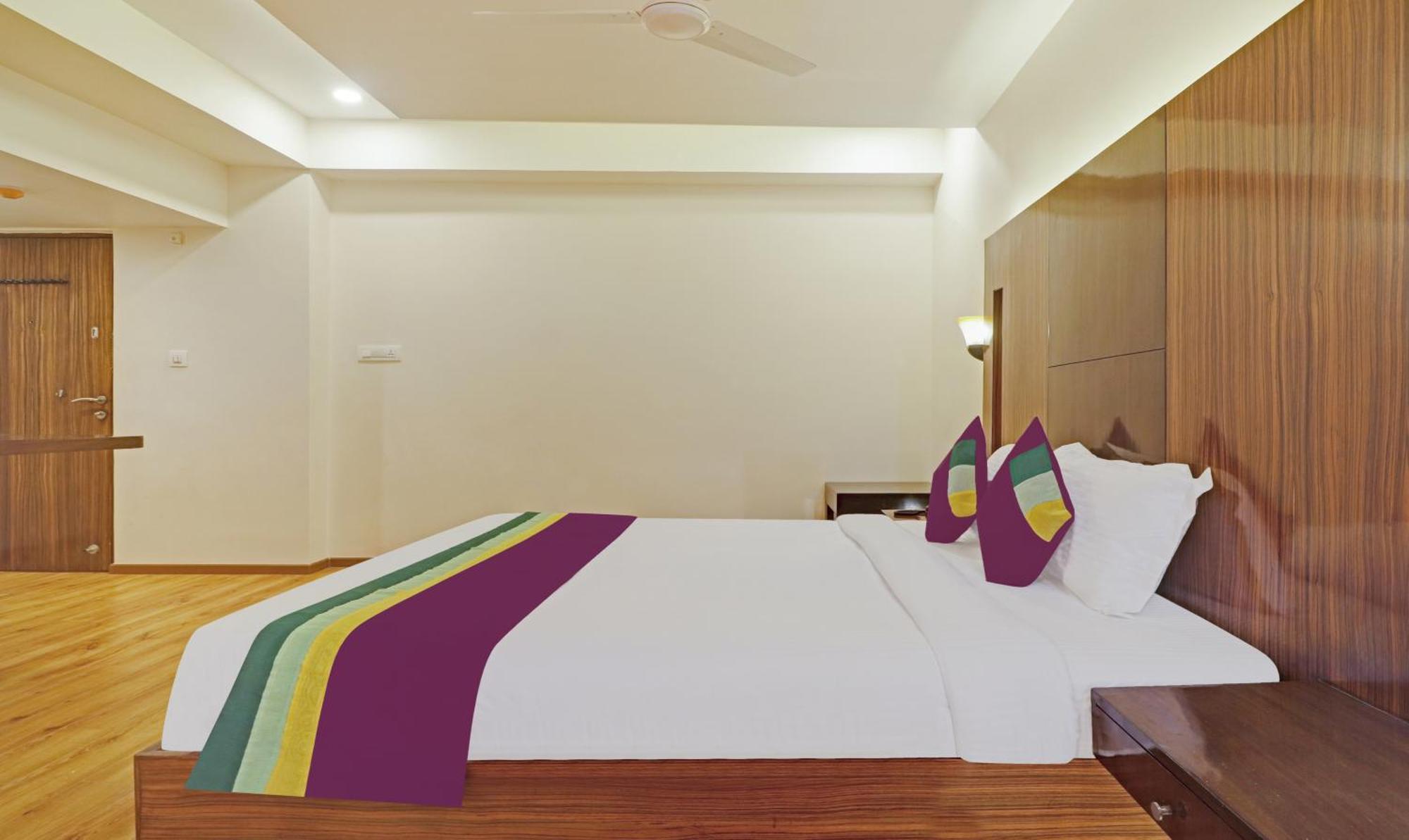 Treebo Premium Seven Lake View Hyderabad Eksteriør bilde